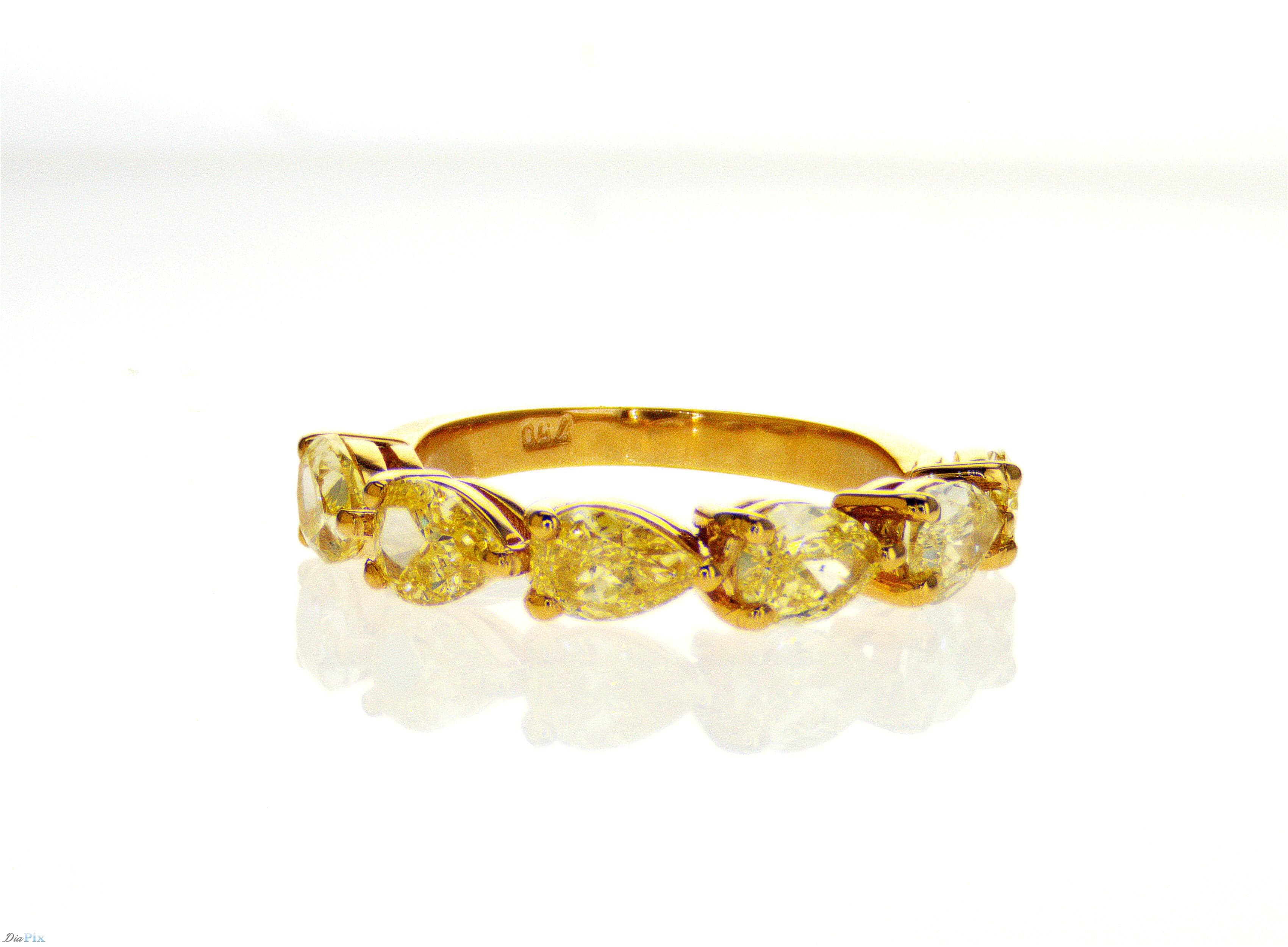 Ring 18ky s/w fancy intense yellow diamond