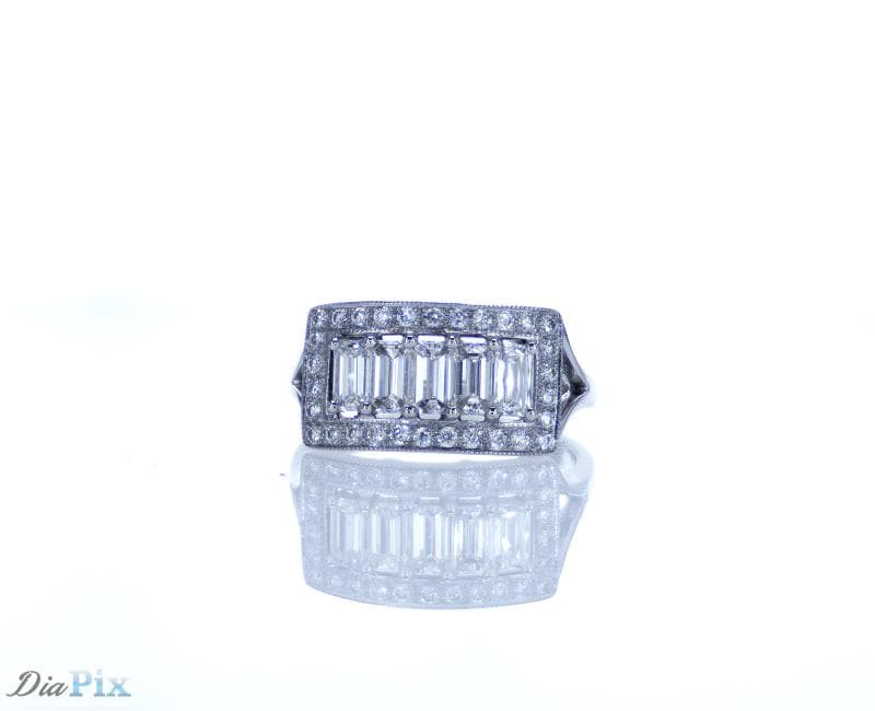 Ring 18kw gold s/w crisscut diamond &Rd diamond