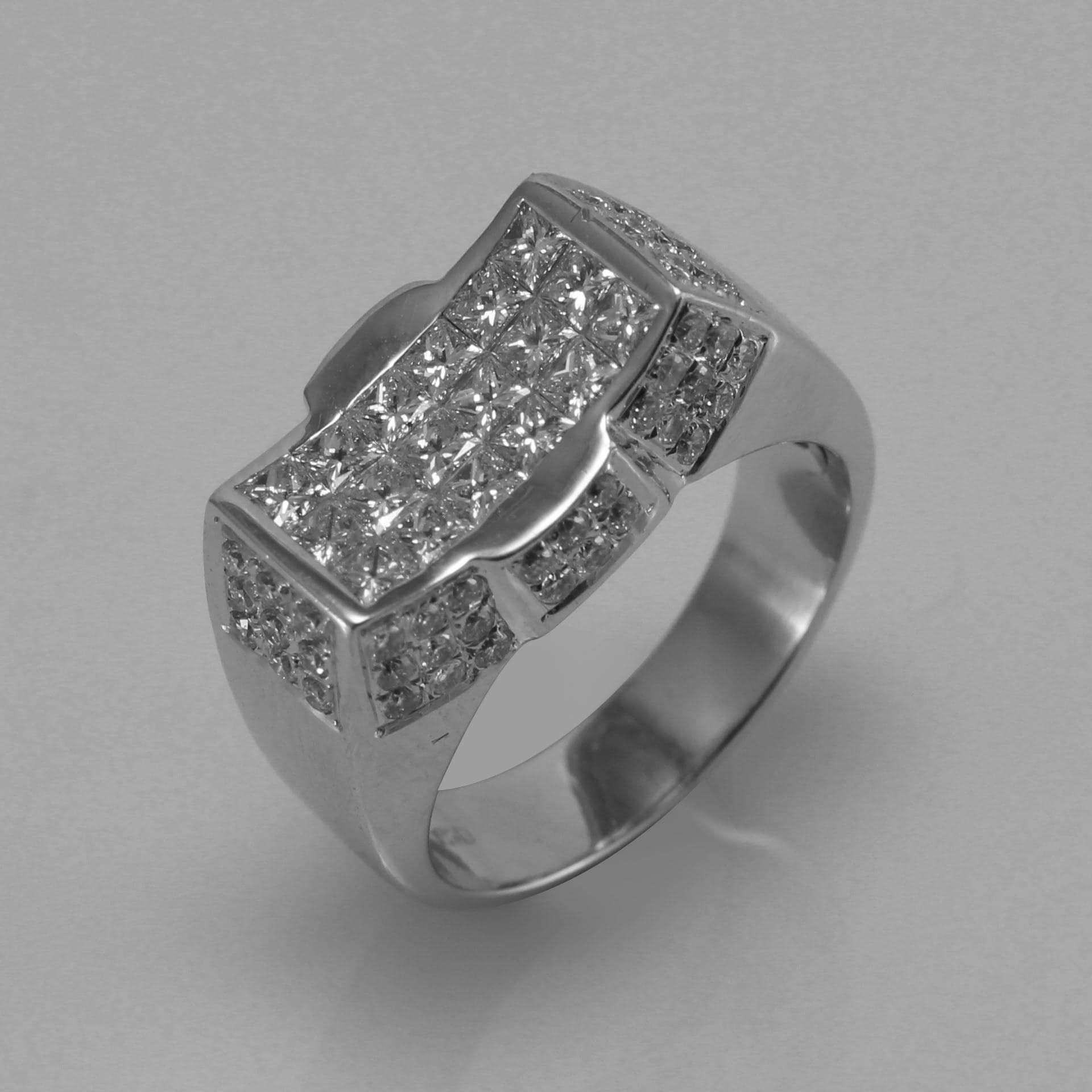 RING 18KWGOLD s/w Invisible diamond.