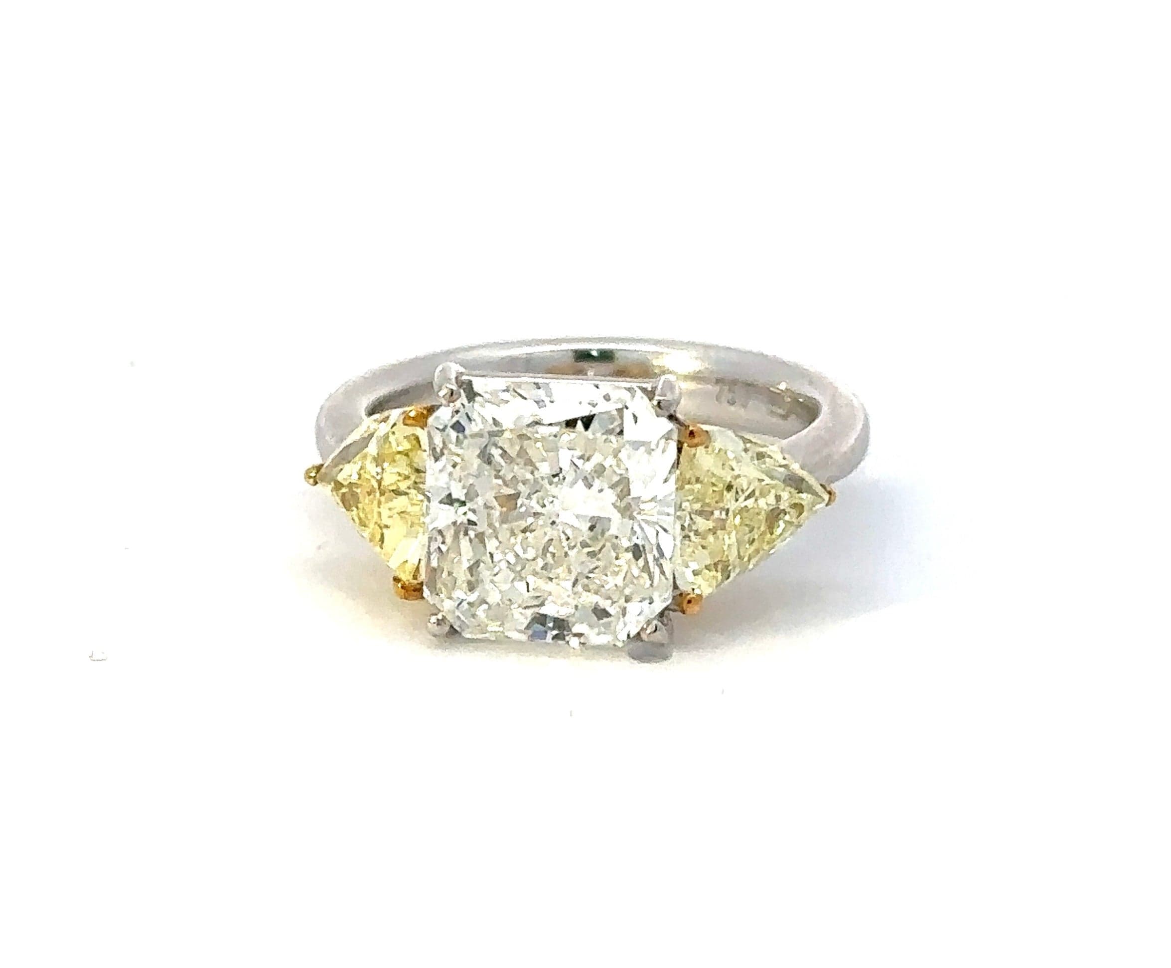 H.M Ring 18KWYPGOLD with Radiant Diamond & Fancy Yellow Triangle