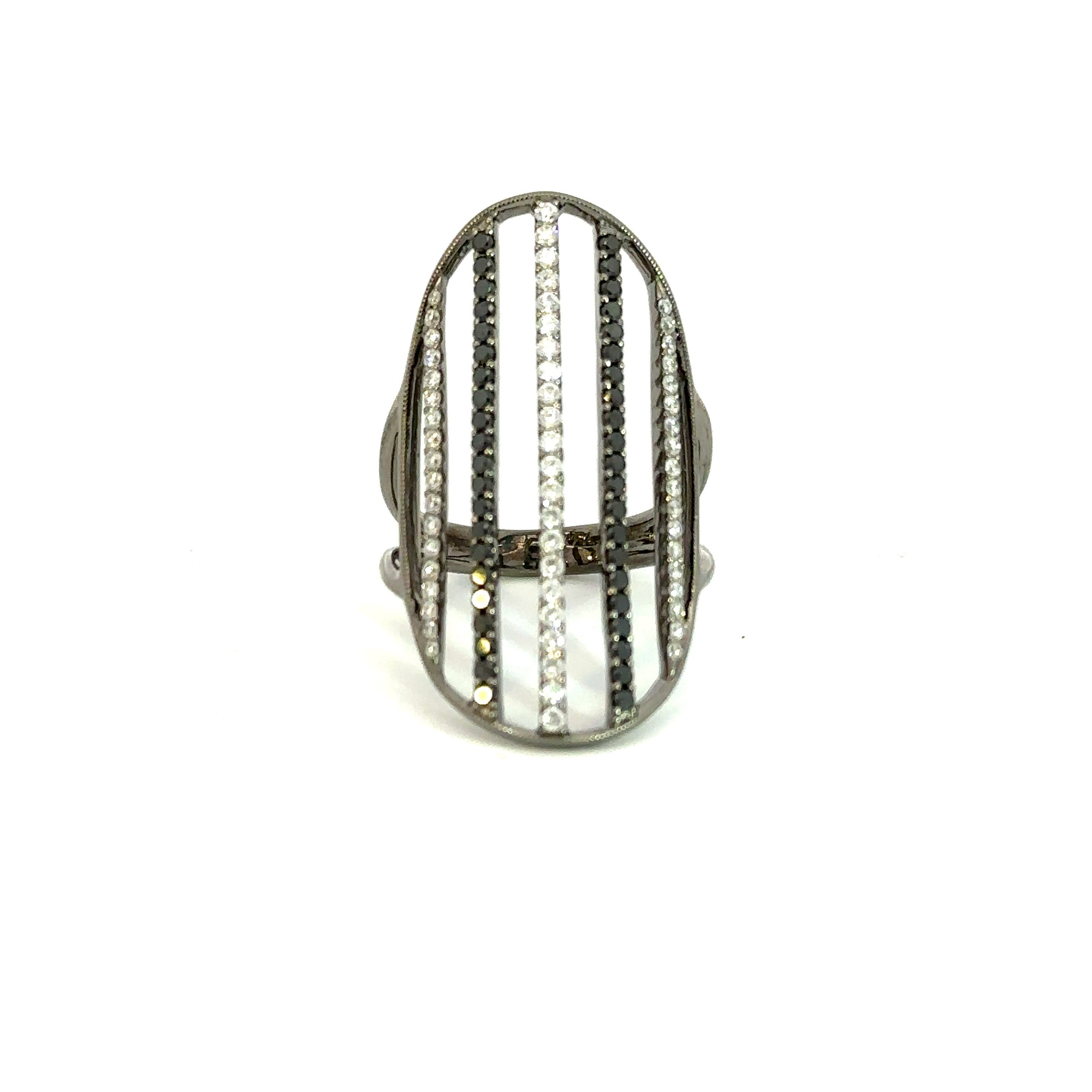 Ring 18KWGOLD s/w Black &White diamond.