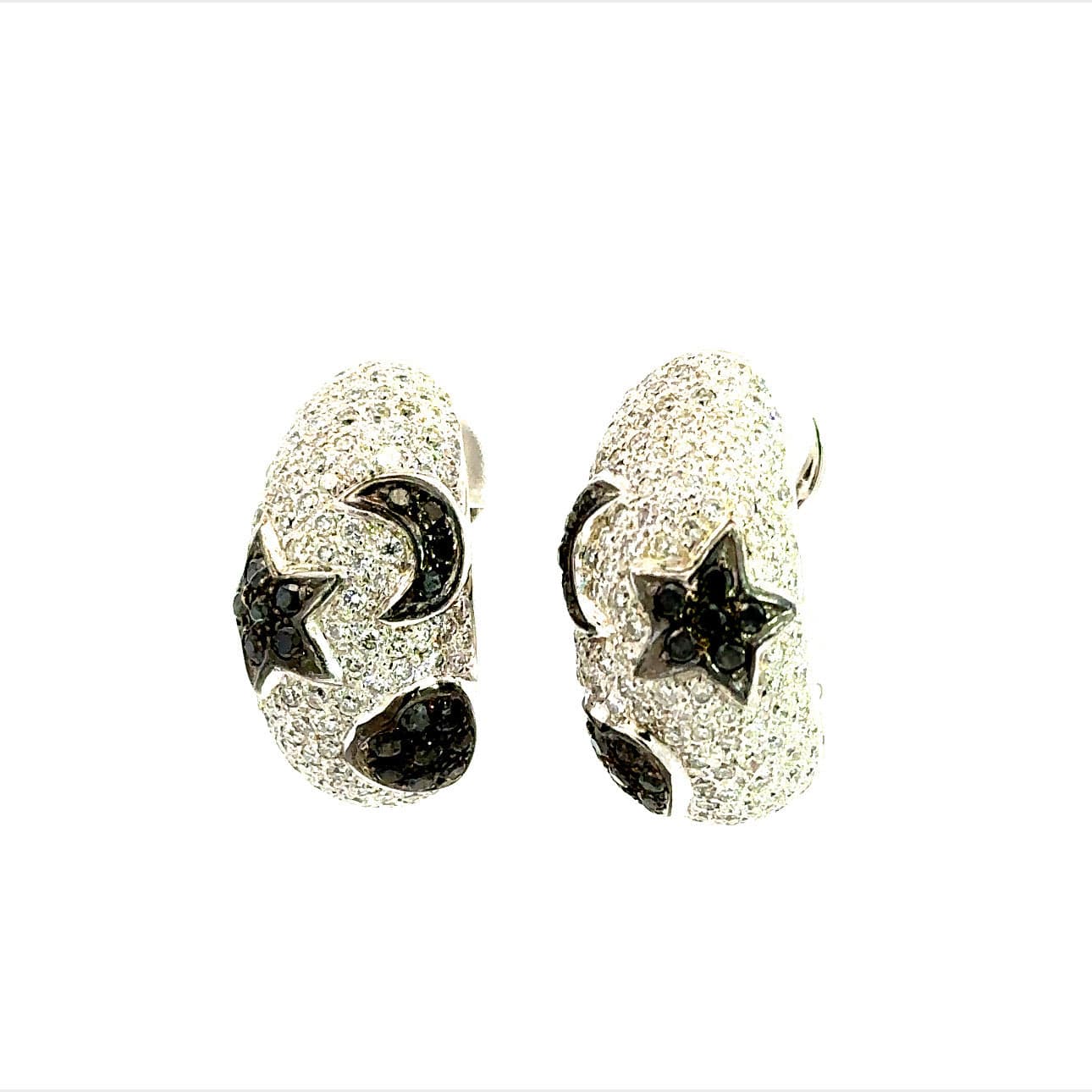 Earrings 18KWGOLD s/w Black & White Diamond.